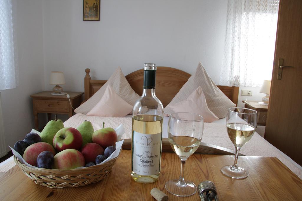 Weingut Und Gaestehaus Vongerichten Oberhausen  Værelse billede
